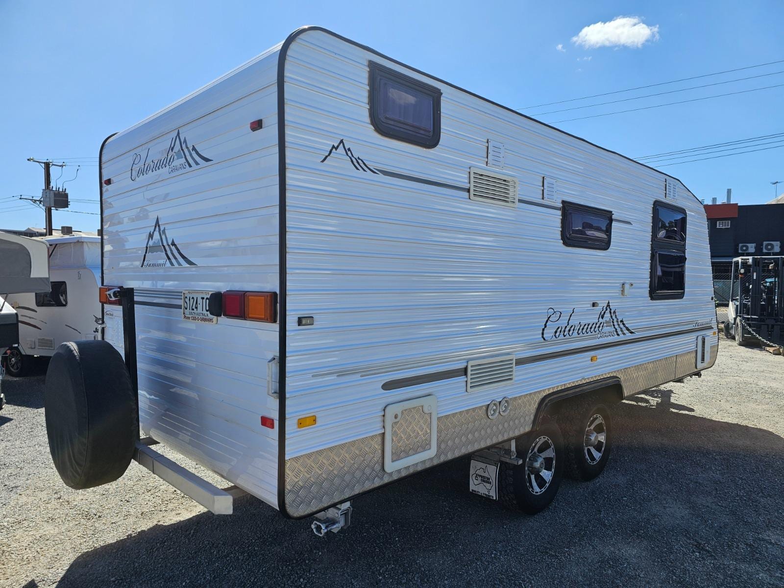 2012 Colorado Caravans SUMMIT / 5.6m (19ft) CS8, photo 2 of 10
