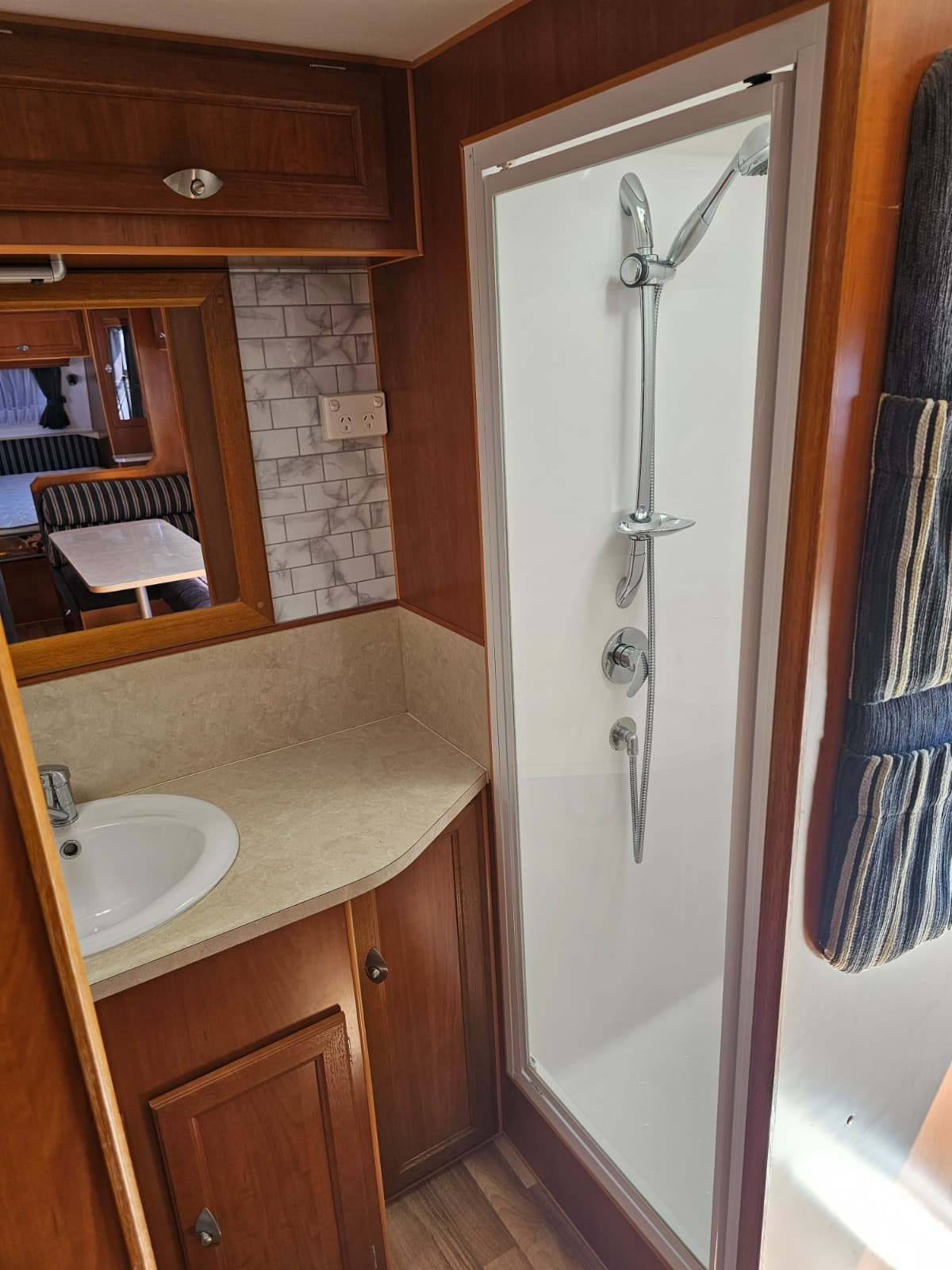 2012 Colorado Caravans SUMMIT / 5.6m (19ft) CS8, photo 4 of 10
