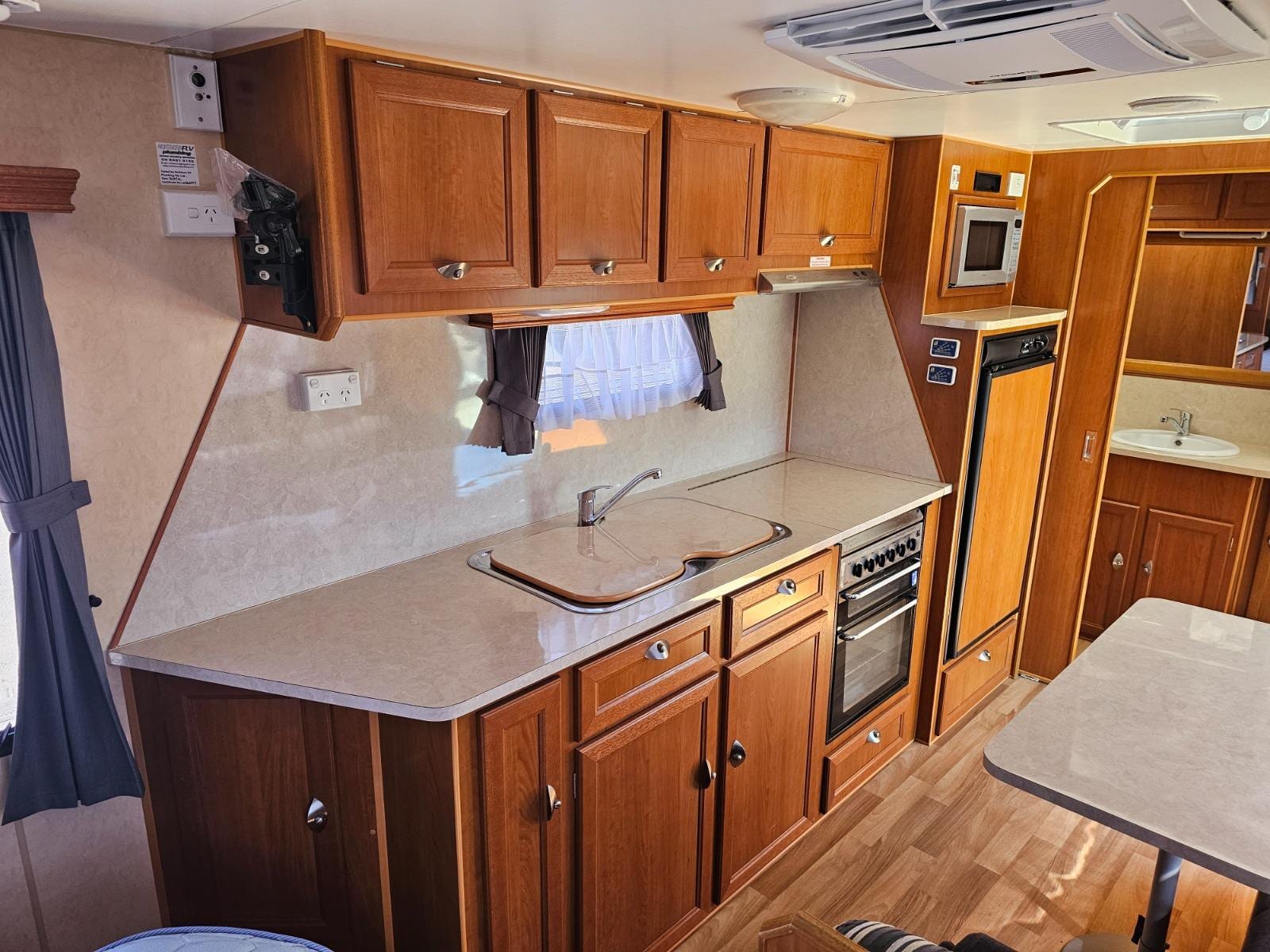 2012 Colorado Caravans SUMMIT / 5.6m (19ft) CS8, photo 6 of 10