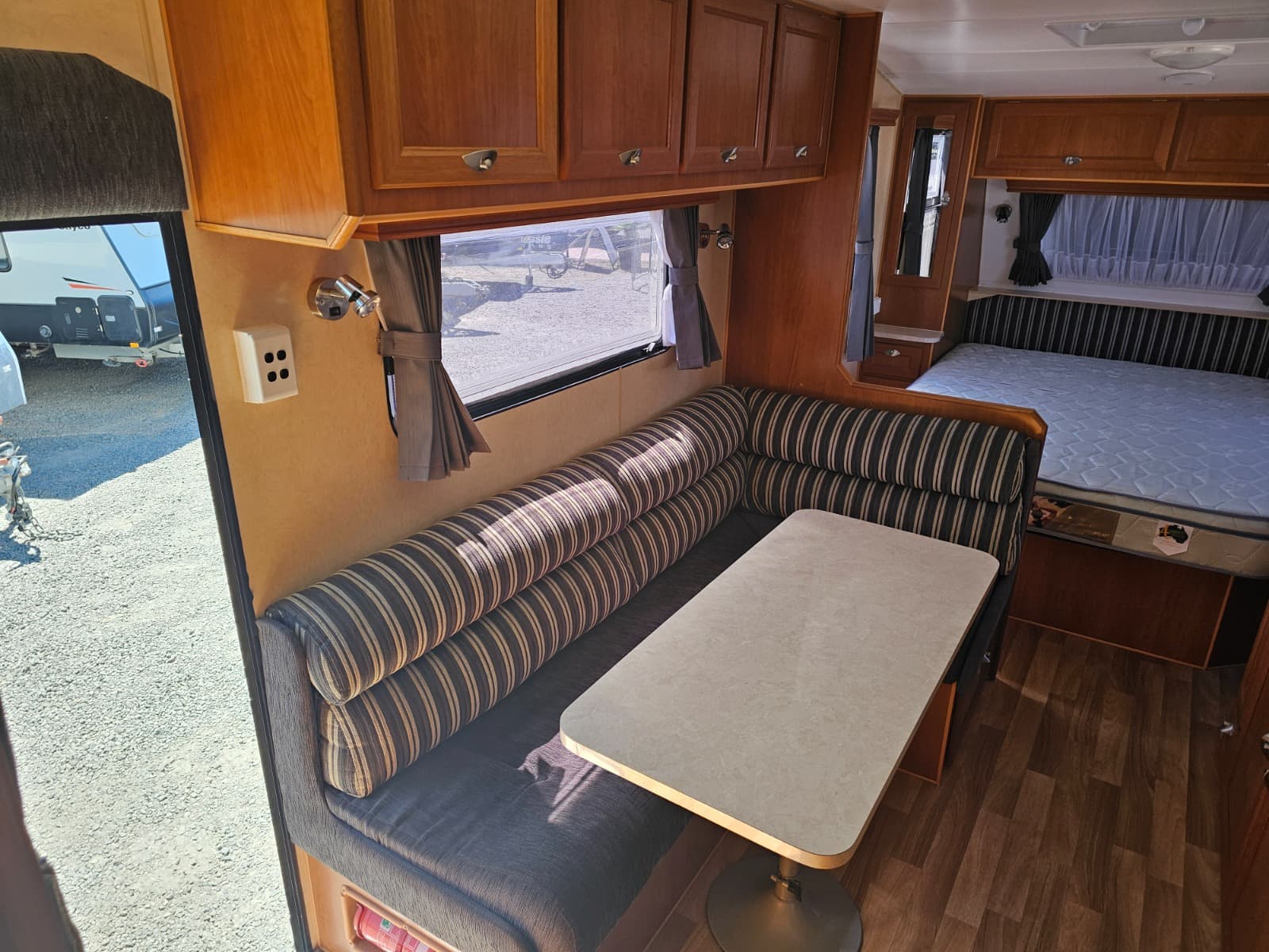 2012 Colorado Caravans SUMMIT / 5.6m (19ft) CS8, photo 7 of 10