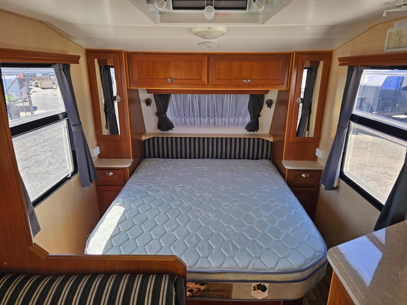 2012 Colorado Caravans SUMMIT / 5.6m (19ft) CS8, photo 9 of 10