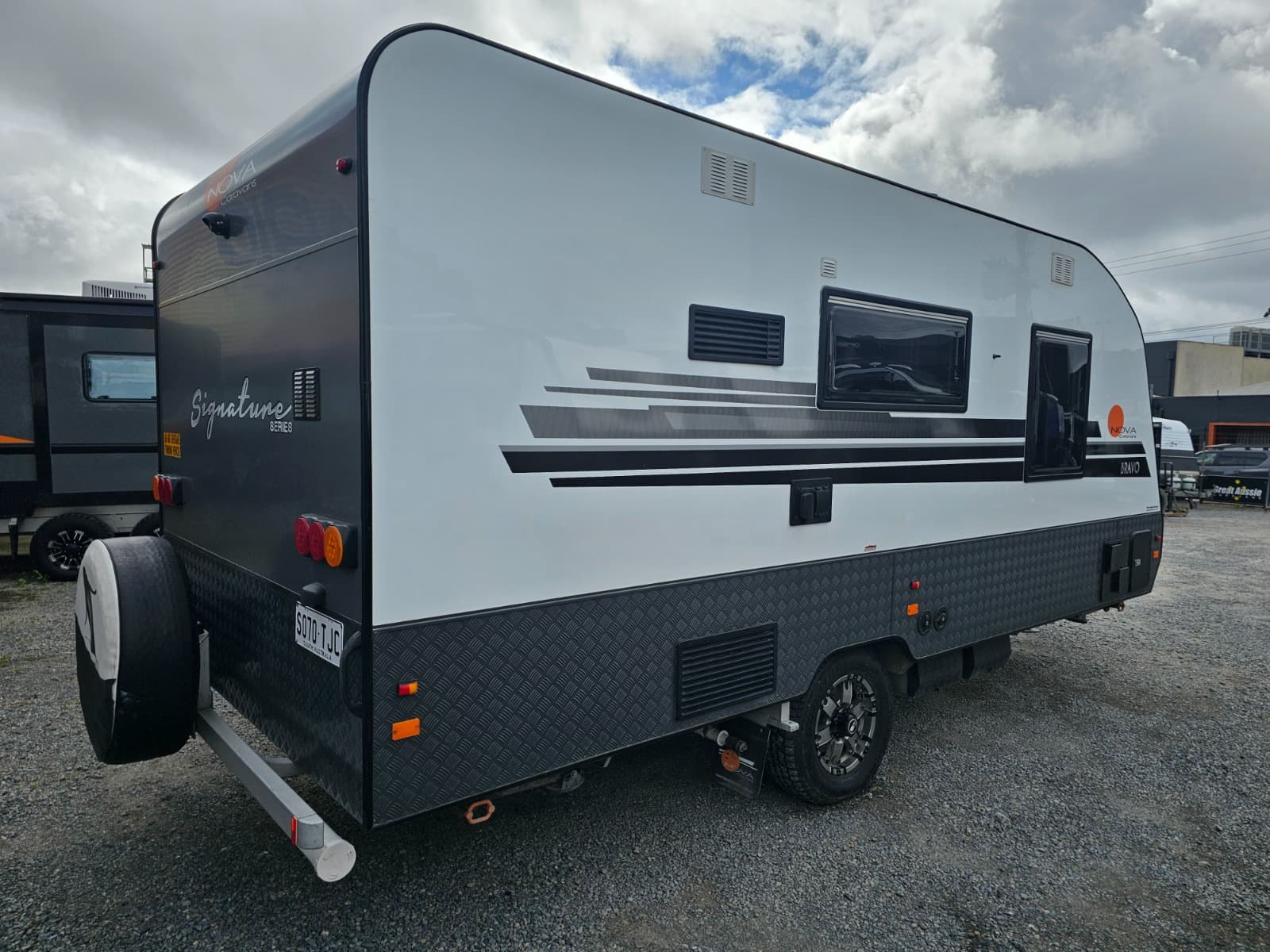 2020 Nova Bravo / 5.6m (18ft) 166-4C image 1