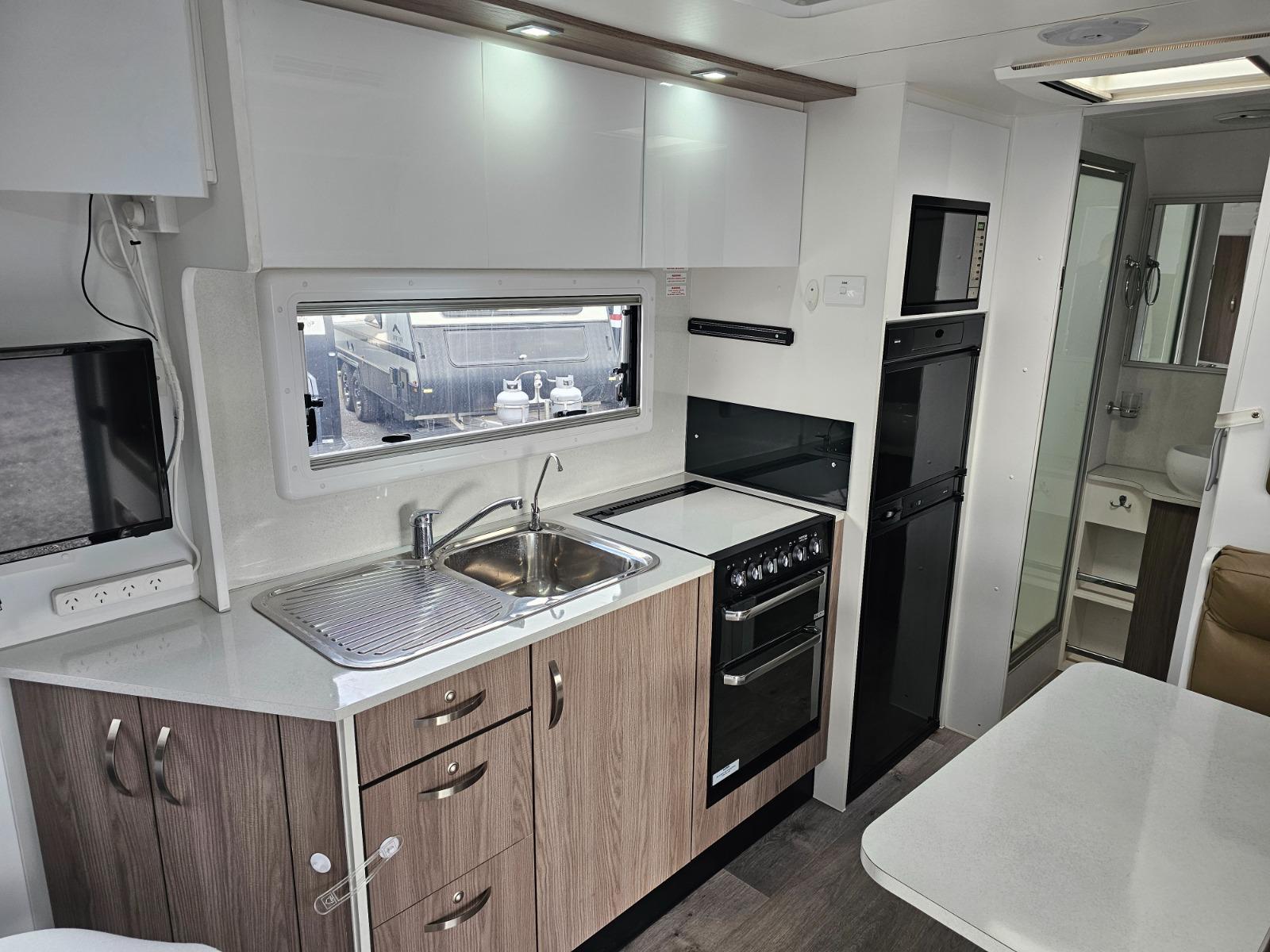2020 Nova Bravo / 5.6m (18ft) 166-4C image 3