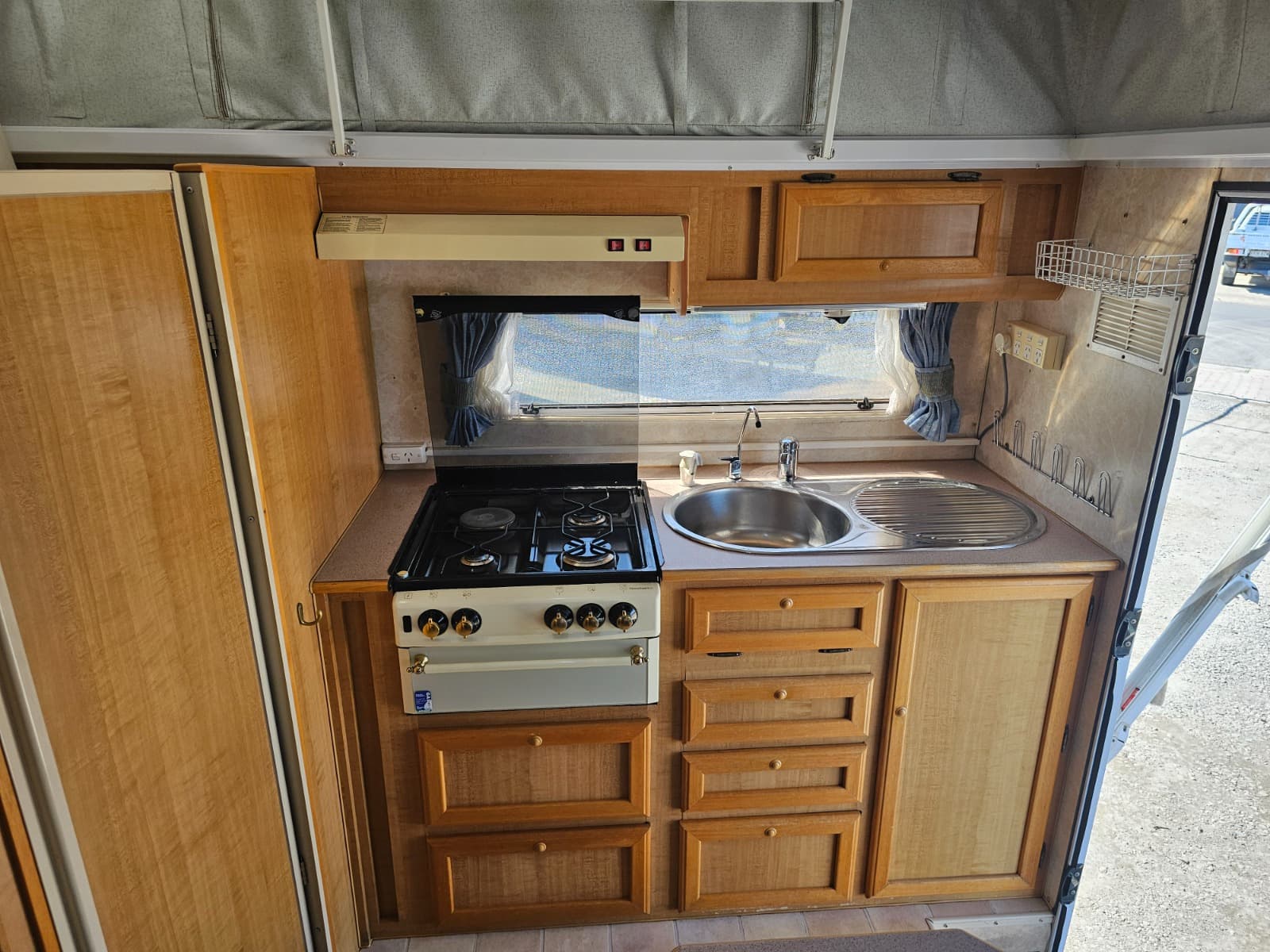 2003 Jayco Heritage 5.5M / 18FT image 4
