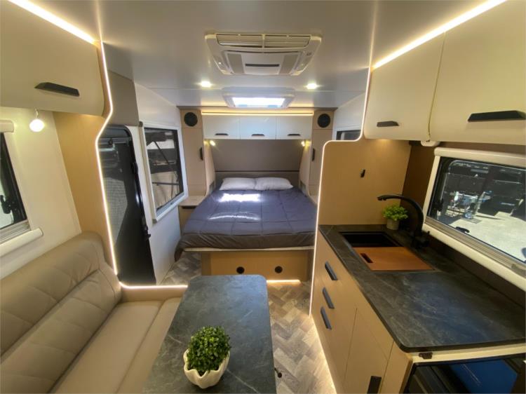 Signature 22' Family image 1