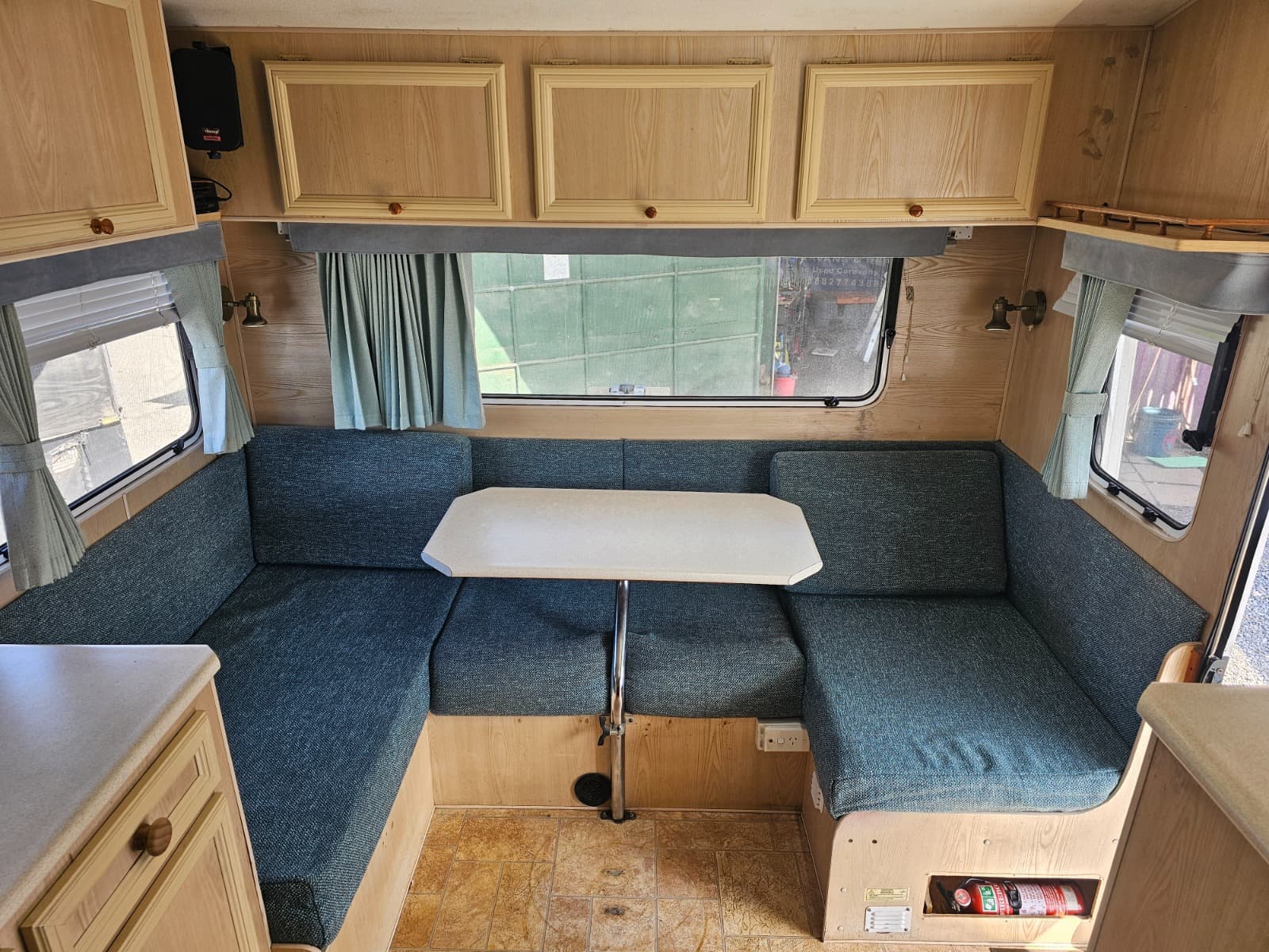 2001 RoadStar Explorer image 1